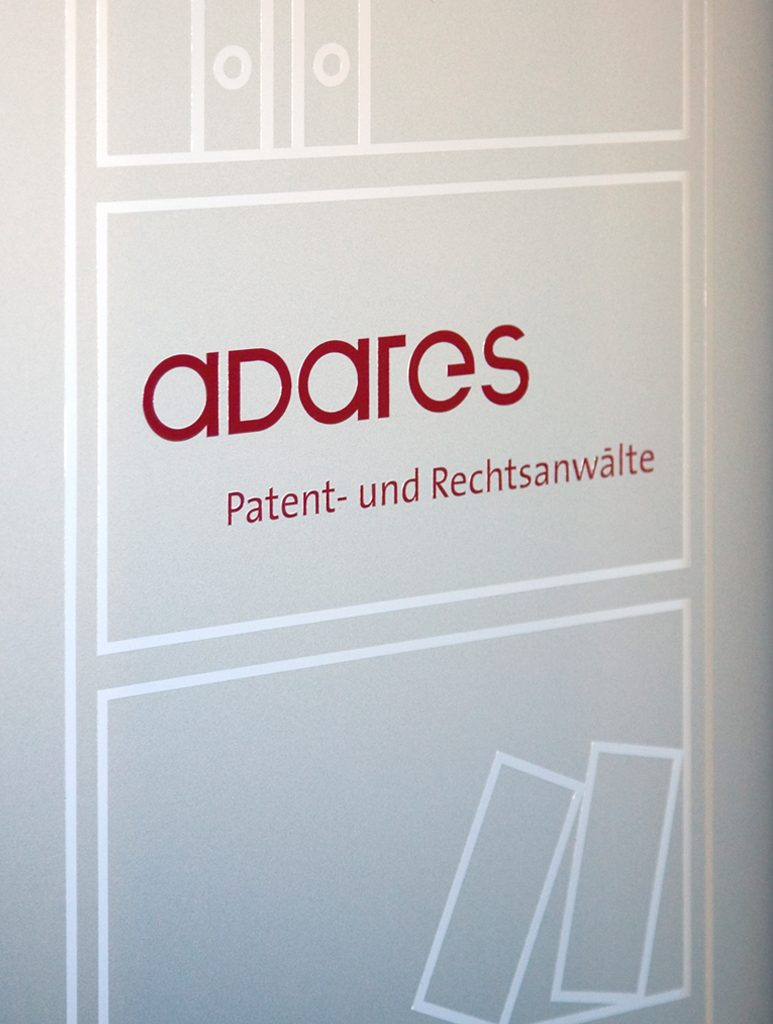 Türbeschriftung für adares Patent- und Rechtsanwälte / © Yvonne Hagenbach, Lesotre